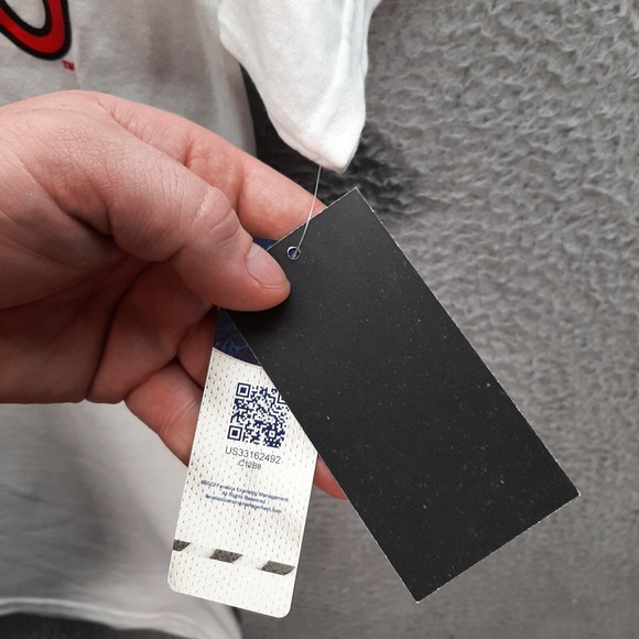 Wisconsin Badgers Shirt Adult Small White College University NCAA Sports NEW - Picture 10 of 10